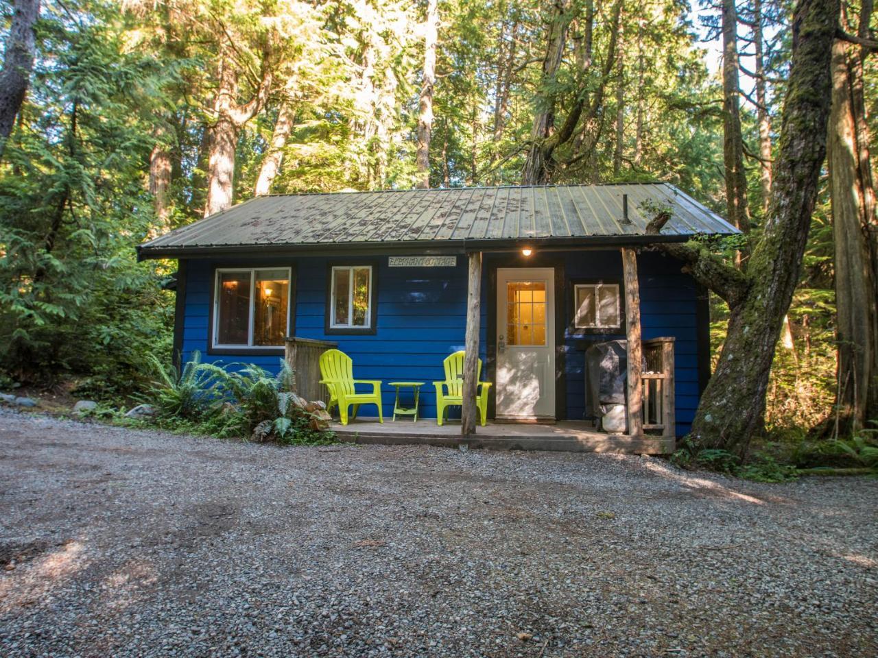 Surfs Inn Rainforest Cottages Ucluelet Buitenkant foto