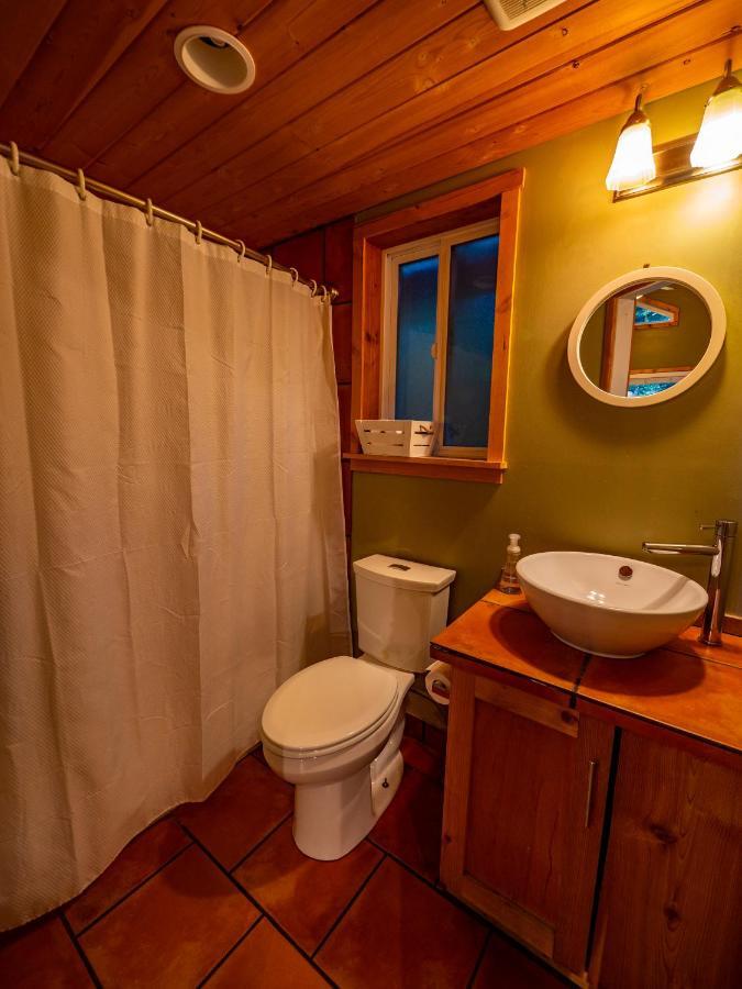 Surfs Inn Rainforest Cottages Ucluelet Buitenkant foto