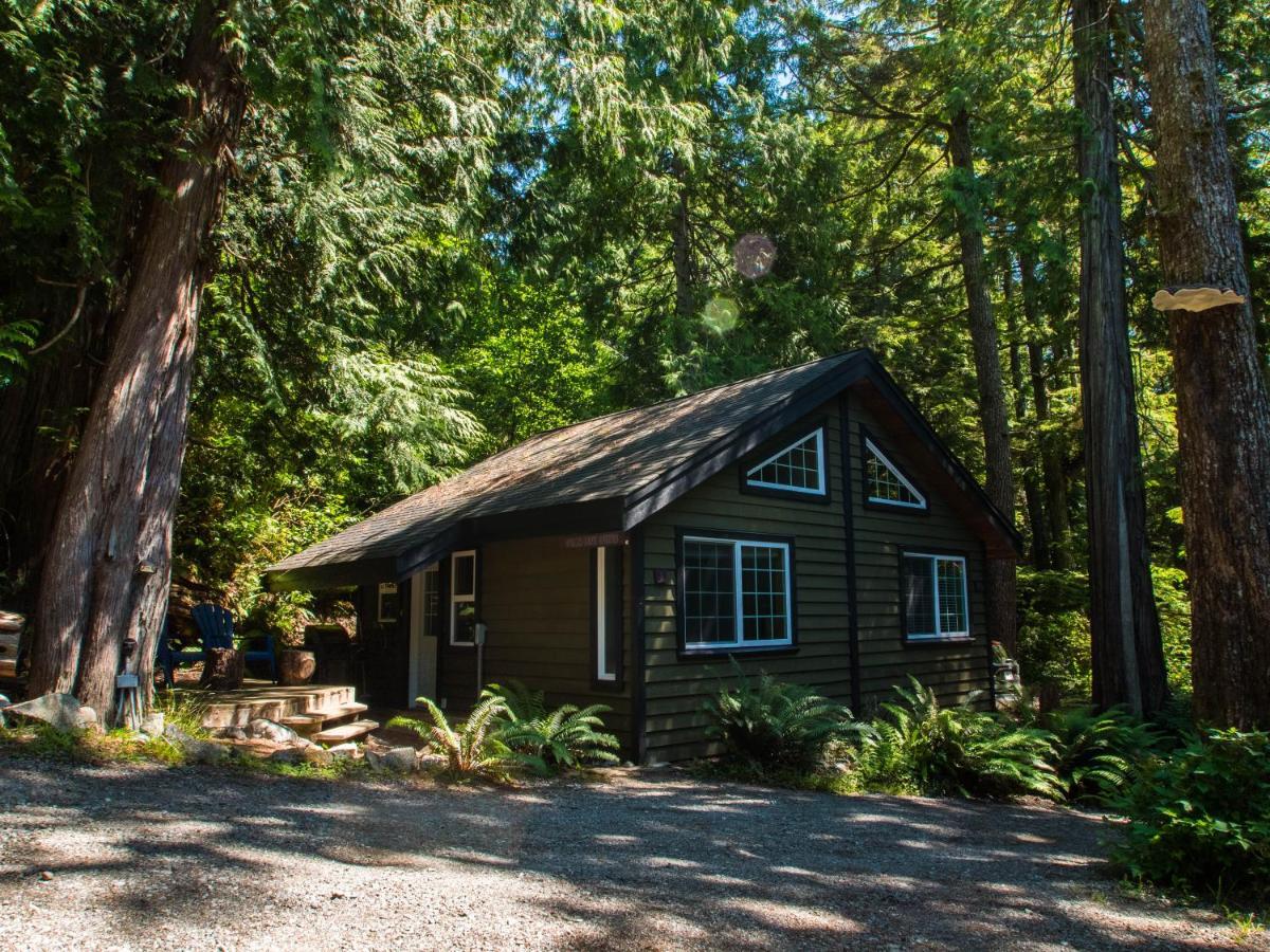 Surfs Inn Rainforest Cottages Ucluelet Buitenkant foto