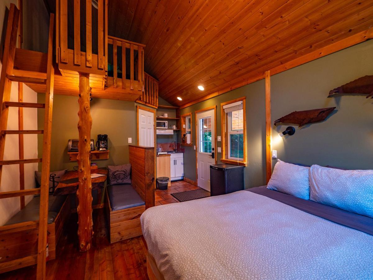 Surfs Inn Rainforest Cottages Ucluelet Buitenkant foto