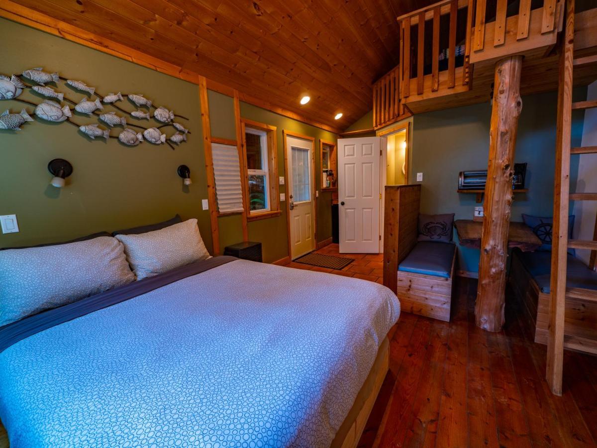 Surfs Inn Rainforest Cottages Ucluelet Buitenkant foto