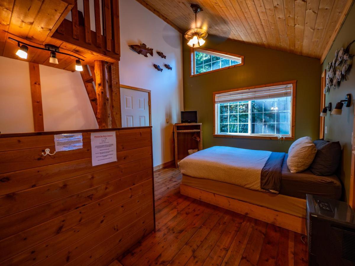 Surfs Inn Rainforest Cottages Ucluelet Buitenkant foto