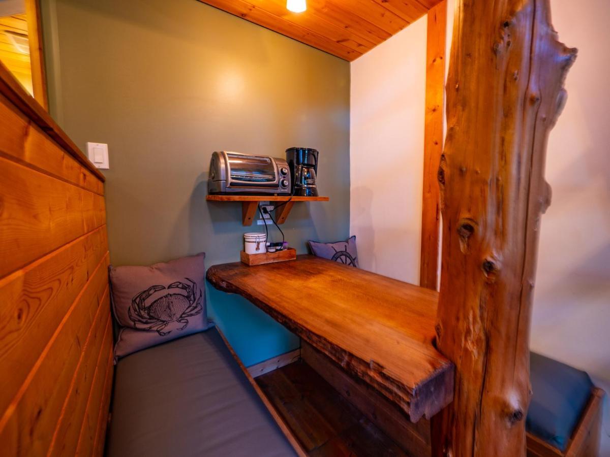 Surfs Inn Rainforest Cottages Ucluelet Buitenkant foto