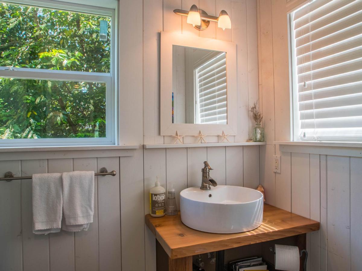 Surfs Inn Rainforest Cottages Ucluelet Buitenkant foto